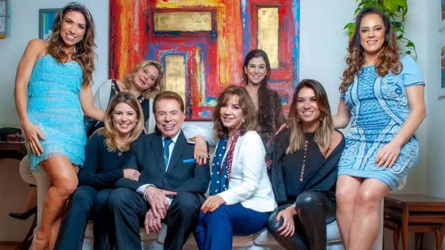 Silvio Santos com a esposa, Iris Abravanel, e as seis filhas, Patrícia, Daniela, Cintia, Rebeca, Renata e Silvia -  Rogério Pallatta/SBT