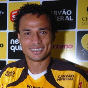 Atacante Gilmar marcou cinco gols pelo Criciúma - Site oficial do Criciúma