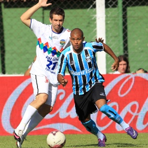 Gabriel foi um dos destaques do Grêmio na vitória de domingo e se prepara para disputa com Mário - Nabor Goulart/Agência Freelancer