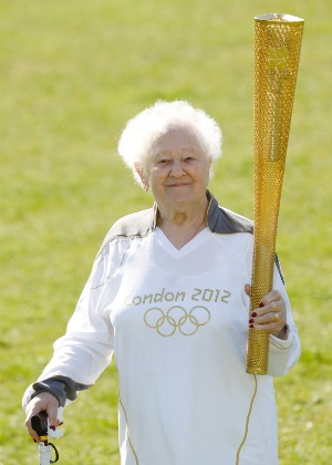 Dinah Gould completará 100 anos antes dos Jogos de Londres e irá conduzir a tocha olímpica