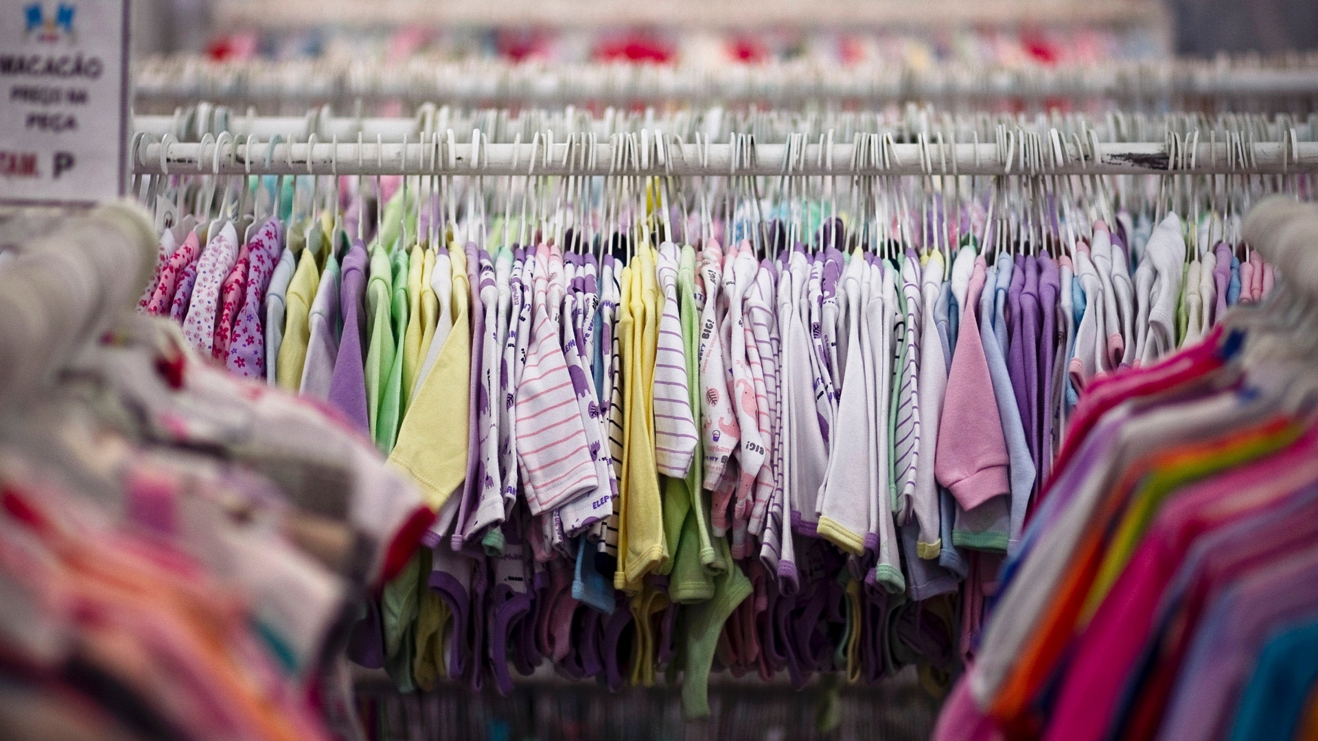 Arara com roupas de bebê na Feira do Bebê, Gestante e Criança (20/3/2012) - Leandro Moraes/UOL