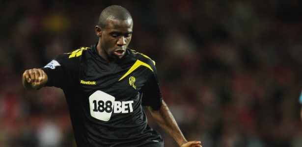 Fabrice Muamba, do Bolton, teve parada cardíaca durante partida contra o Tottenham - Dean Mouhtaropoulos/Getty Images