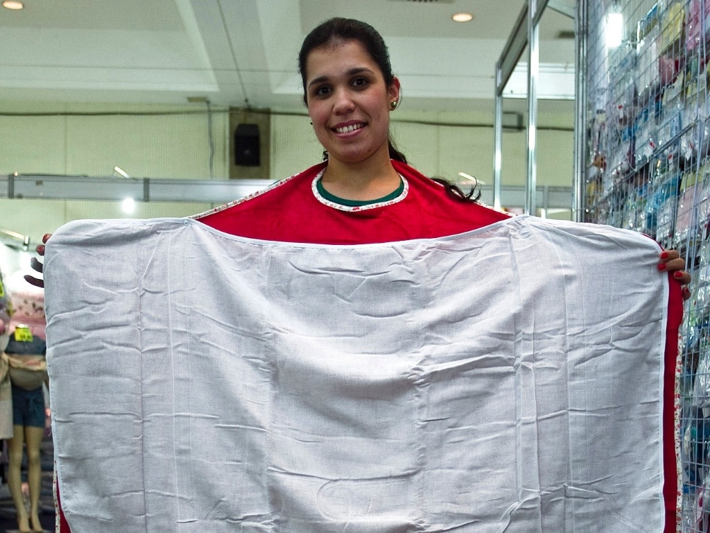 toalha-avental da D'Bella for Baby à venda na Feira do Bebê, Gestante e Criança (20/3/2012) - Leandro Moraes/UOL