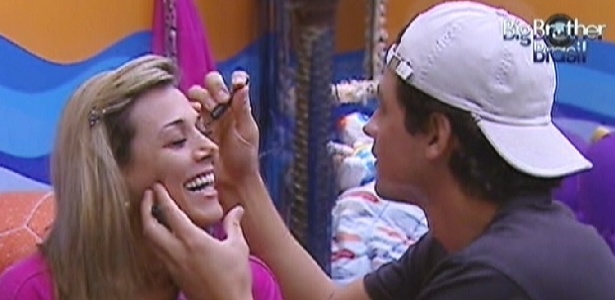 Após discussão, Fael diz para Fabiana melhorar a cara e passa maquiagem na sister (23/3/12)