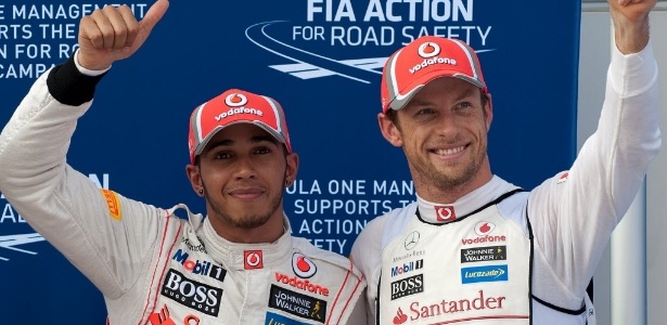 Lewis Hamilton e Jenson Button: dobradinha também em popularidade no Twitter - Saeed Khan/AFP
