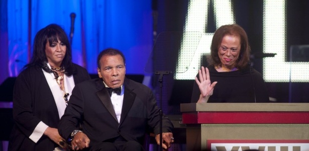 Bastante debilitado pelo mal de Parkinson, Muhammad Ali estaria à beira da morte - REUTERS/Laura Segall
