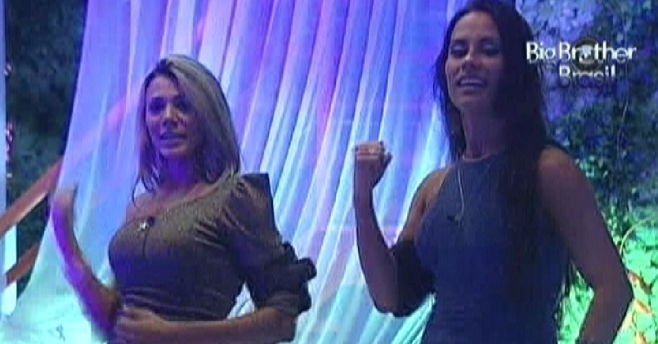 Fabiana e Kelly fazem coreografia em frente ao espelho (24/3/12)