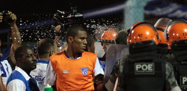 Polícia Militar usa spray de pimenta em jogador do Cruzeiro-RS e vê sensacionalismo - Neco Varella/Agência Freelancer