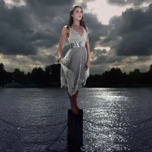 Com apenas 21 anos de idade, Hollie Avil é tida como uma das favoritas à medalha nos Jogos de Londres-2012 - Divulgação