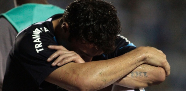 Kleber lamenta lesão que o faz desfalcar o Grêmio pelos próximos cinco meses - Neco Varella/Agência Freelancer