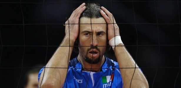 Medalhista olímpico italiano no vôlei passa mal e morre em quadra
