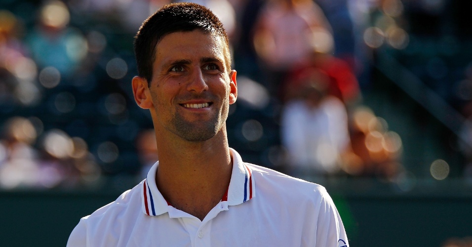 Novak Djokovic sorri após vencer o compatriota Viktor Troicki