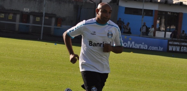 Émerson tem primeiro dia como auxiliar técnico do Grêmio e observa o trabalho - Marinho Saldanha/UOL Esporte