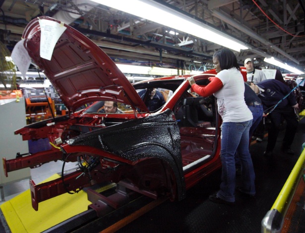 Fiat acelera processos, e linha de montagem do Dodge Dart -- acima, na fábrica da Chrysler em Illinois (EUA) -- será replicada na China e também no Brasil, desta vez com a marca italiana - Frank Polich/Reuters