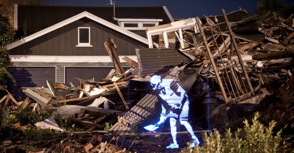 O fotógrafo francês Fabrice Wittner usou modelos de estêncil para "pintar" personagens iluminados em paisagens da Nova Zelândia e no Vietnã, no projeto "Enlightened Souls" - Fabrice Wittner