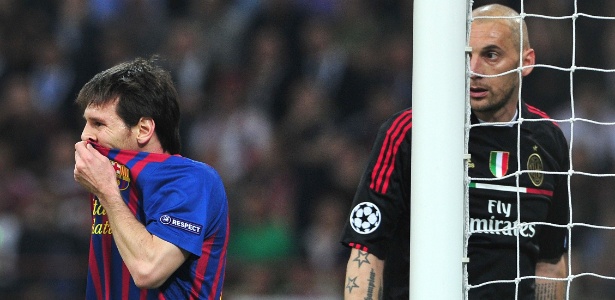 Messi lamenta chance de gol perdida no jogo de ida das quartas de final contra o Milan - AFP PHOTO / GIUSEPPE CACACE