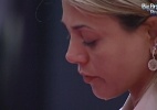 Fabiana chora sozinha enquanto organiza a cozinha - Reprodução/TV Globo