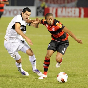 Atlético-MG confirma negocação com lateral Júnior César, que está fora dos treinos no Flamengo  - Alexandre Vidal/Fla Imagem