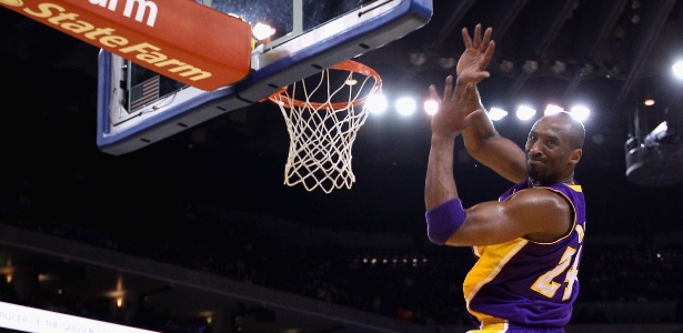 Kobe Bryant marcou 30 pontos no triunfo dos Lakers contra o Golden State Warriors - Ezra Shaw/Getty Images/AFP