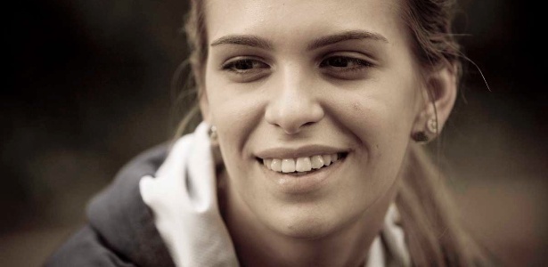 Luiza Almeida sorri durante entrevista; atleta pode ir à segunda Olimpíada aos 20 anos de idade