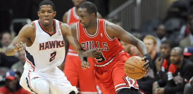 Sem Derrick Rose, os Bulls contaram com boa atuação de Luol Deng contra os Hawks - EFE/ERIK S. LESSER