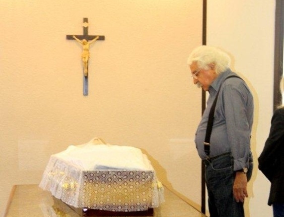 Amigos dão o último adeus a Millôr Fernandes no Rio de Janeiro (29/3/12) - AgNews