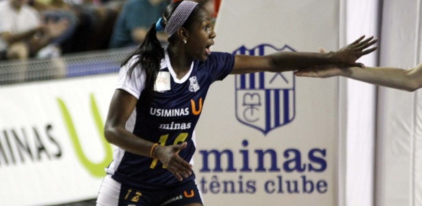 Cubana Herrera gesticula durante partida do Usiminas/Minas na Superliga feminina - Alexandre Arruda/CBV