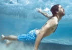 Banhistas e ondas "dançam" em série de fotos submarinas - Mark Tipple 