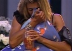 Fabiana chora agarrada a uma almofada na pista de dança - Reprodução/TV Globo