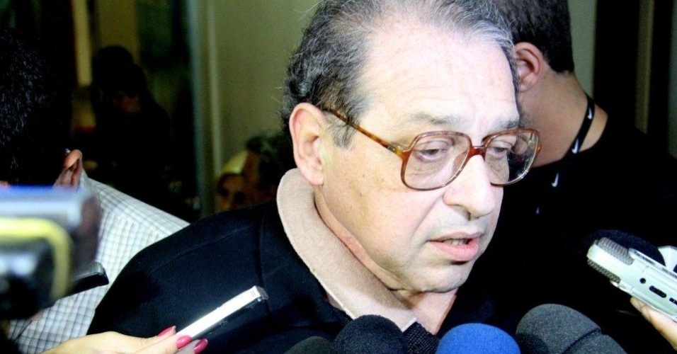 O escritor e jornalista Ruy Castro também esteve no cemitério do Caju e afirmou que conhece o Millôr há 44 anos e que ele era mais fascinante falando do que escrevendo (29/3/12) - AgNews