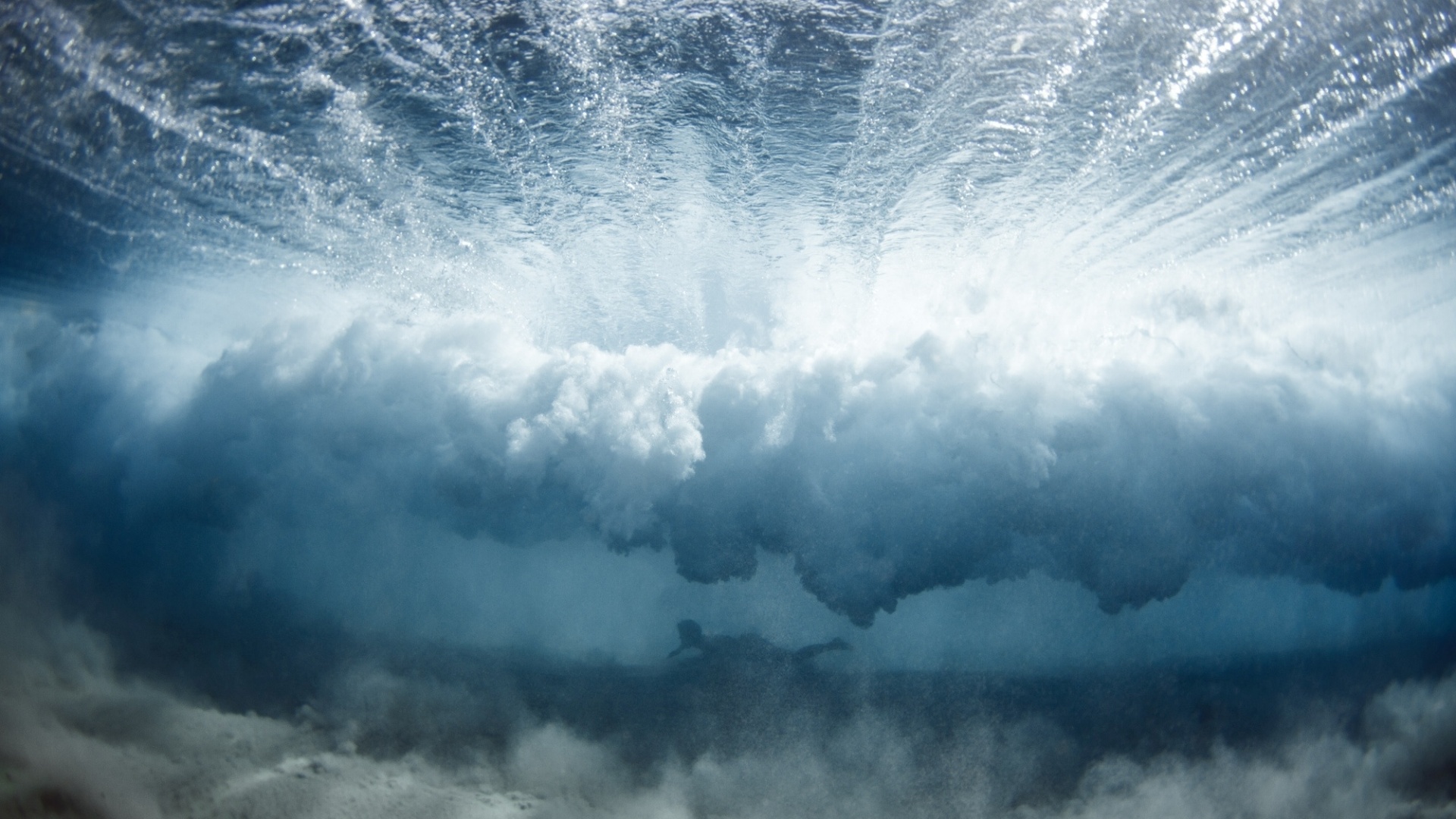 O fotógrafo Mark Tipple conta que suas imagens de banhistas e surfistas fizeram muito sucesso, e ele acabou se dedicando a este tipo de retrato - Mark Tipple 