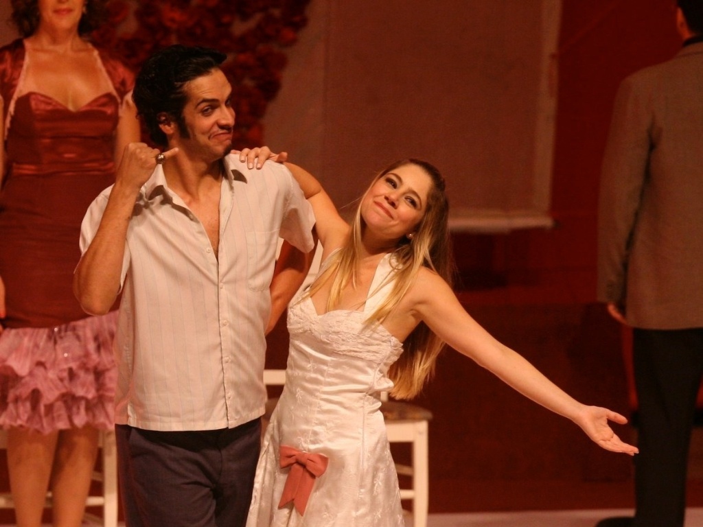 O grupo carioca Fodidos Privilegiados apresentou o espetáculo "Escravas do Amor" com Sérgio Marone  e Juliana Baroni (foto) na 21° edição do Festival de Teatro de Curitiba (28/3/12) - AgNews
