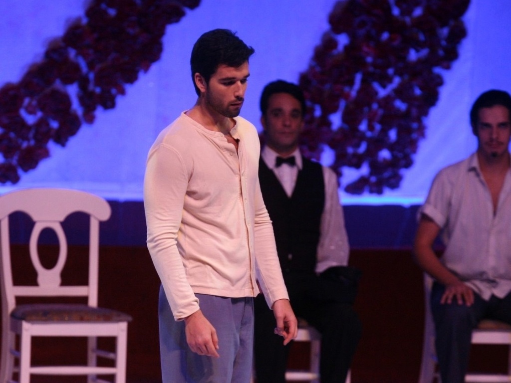 O grupo carioca Fodidos Privilegiados apresentou o espetáculo "Escravas do Amor" com Sérgio Marone (fundo) e Juliana Baroni (centro) na 21° edição do Festival de Teatro de Curitiba (28/3/12) - AgNews