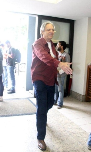 "O Millôr era batalhador, competitivo e não admitia ninguém mais inteligente do que ele, nem o computador. Quando a mãe morreu ele disse que nada pior poderia acontecer com ele. Ele era otimista e individualista no melhor sentido. Era um cara batalhador e tinha o espírito do carioca", diz o cartunista Chico Caruso no velório do amigo (29/3/12) - AgNews