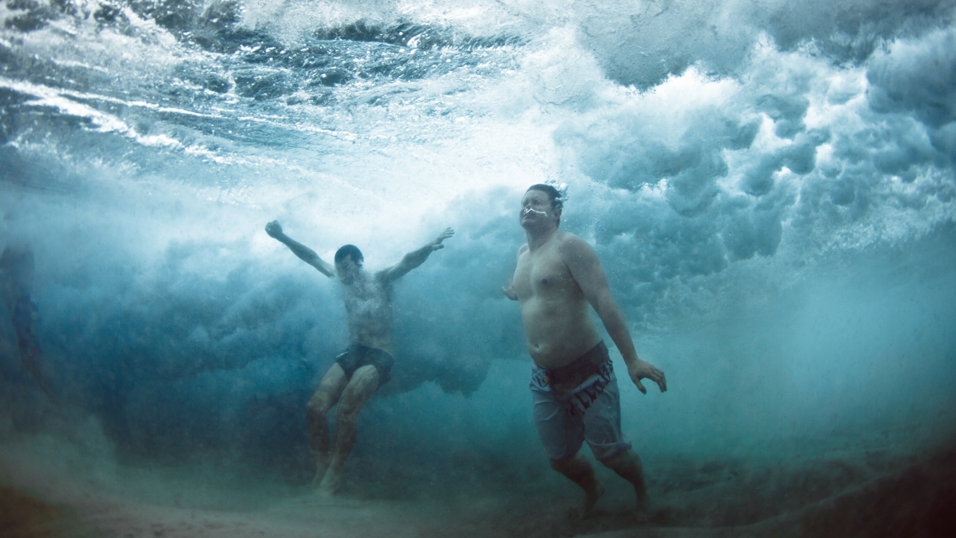 Tipple resolveu se dedicar a uma antiga paixão, que são fotos de surfe e do mar, na esperança de que esse tipo de trabalho fosse ajudar a vender suas fotos de trabalhos humanitários - Mark Tipple 