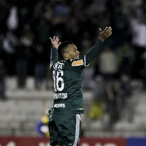 Volante João Vitor comemora o gol da vitória do Palmeiras por 1 a 0 sobre o Paulista, em Jundiaí - Adriano Vizoni/Folhapress