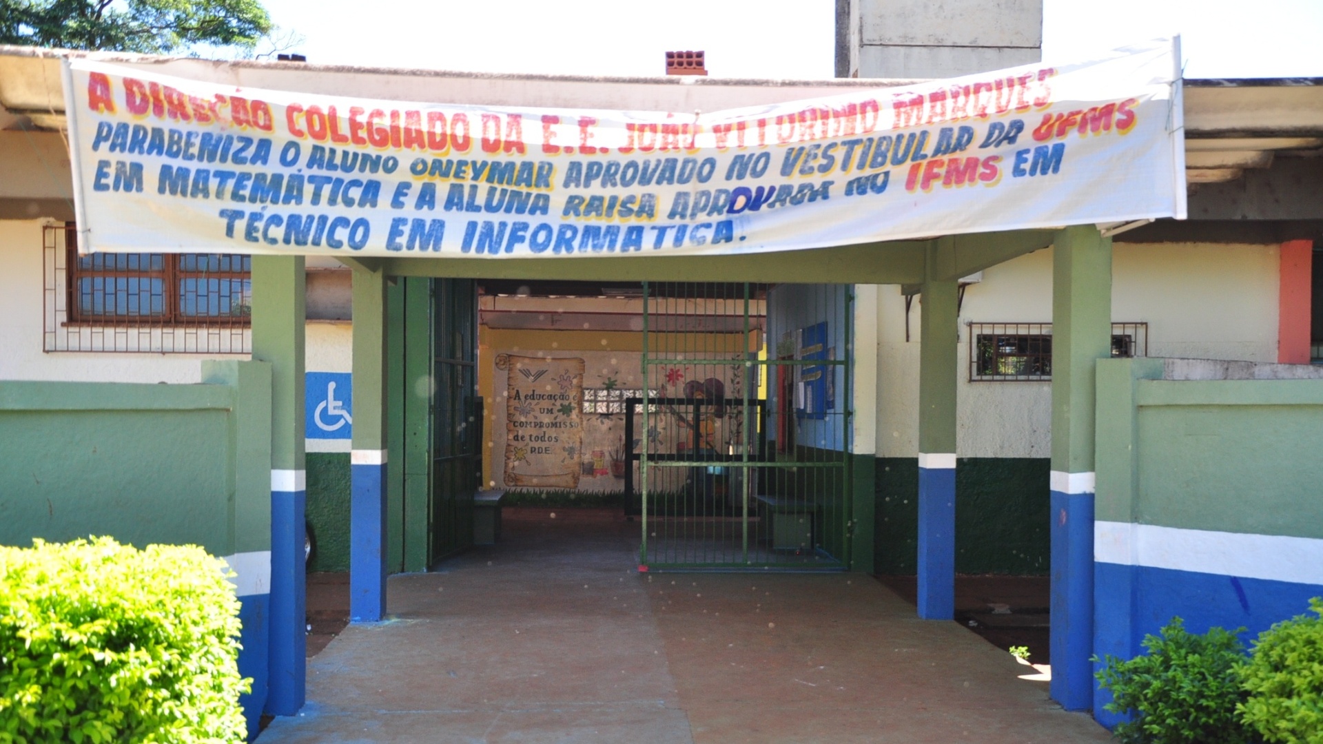 Entrada da antiga escola de Fael, Escola Estadual João Vitorino Marques, em Aral Moreira (30/3/12)