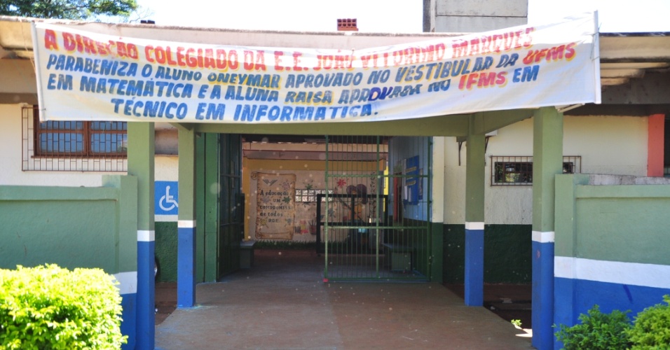 Entrada da antiga escola de Fael, Escola Estadual João Vitorino Marques, em Aral Moreira (30/3/12)