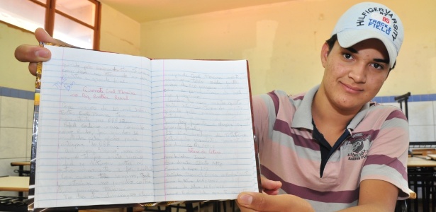 João Victor, de 13 anos, aluno da escola onde Fael estudou em Aral Moreira (30/3/12). Com o vencedor do "BBB12" como tema, João Victor escreveu o texto: "A Remota Aral Moreira no Big Brother Brasil"