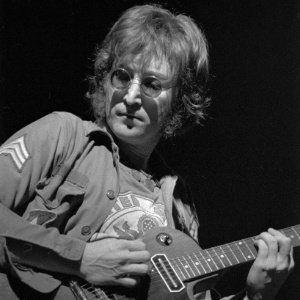John Lennon durante show beneficente para crianças com problemas mentais em Nova York - AP