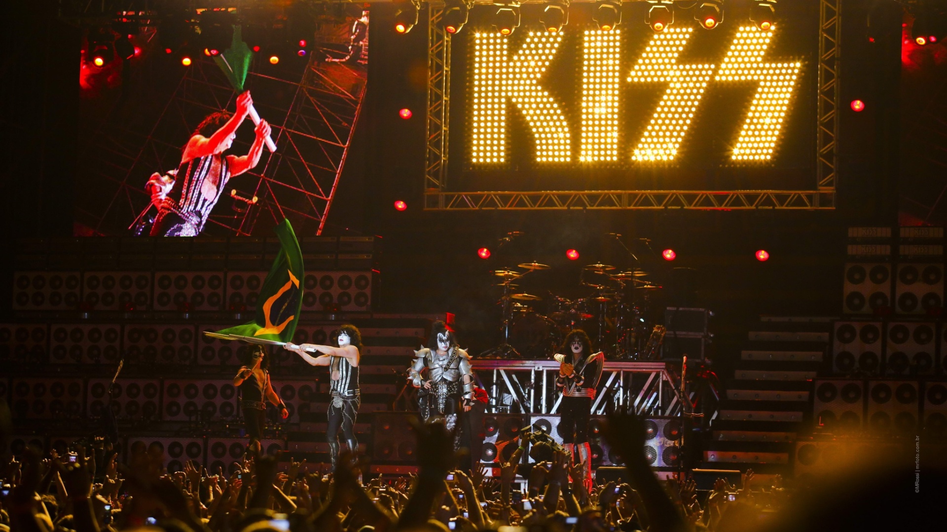 Kiss em show na Arena Anhembi, em São Paulo, em 2009. A imagem do fotógrafo MRossi faz parte da exposição "Let's Rock", que acontece na Oca, em São Paulo de 4 de abril a 27 de maio - MRossi/Divulgação