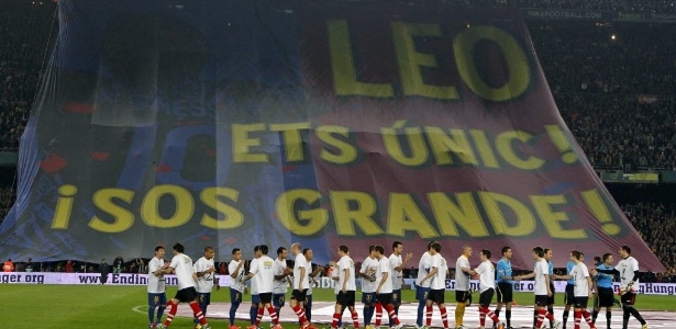 "Leo, você é único! Você é grande!", dizia o bandeirão nas arquibancadas do Camp Nou - EFE/Albert Olivé