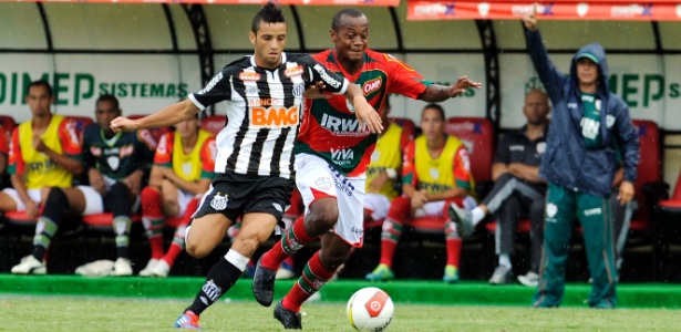 Felipe Anderson, do Santos, teve mais uma chance para mostar o seu potencial contra a Lusa - Nelson Almeida/ UOL Esporte