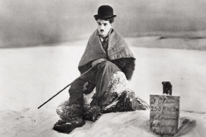 O ator Charles Chaplin em cena do filme "The Gold Rush" (30/6/2003) - AP