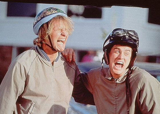Os atores Jeff Daniels e Jim Carrey em cena do filme "Débi & Lóide - Dois Idiotas em Apuros" - FSP-Ilustrada-21.06.95
