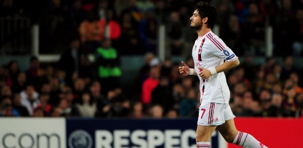 Alexandre Pato sofreu com contusões nesta temporada e é alvo de rumores - AFP PHOTO / OLIVIER MORIN