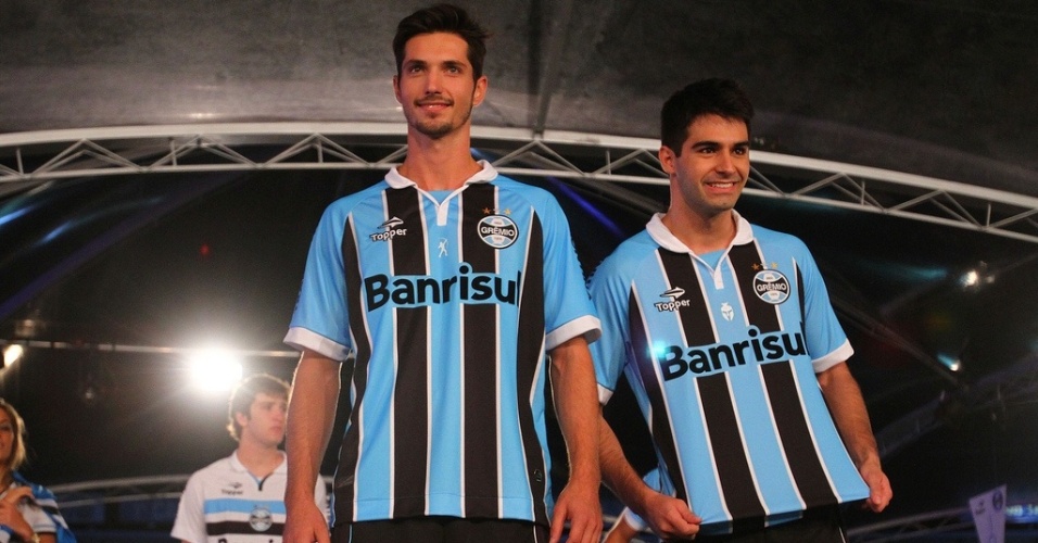 Gremio Lanca Camisas Personalizadas Para Marcelo Moreno E Kleber Gladiador 03 04 2012 Uol Esporte