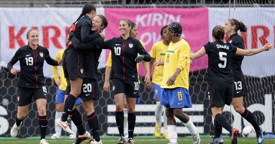Em amistoso disputado no Japão, os Estados Unidos venceram o Brasil por 3 a 0 (03/04/2012)