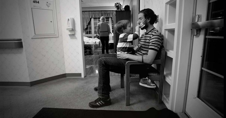 ?Para mim, o período mais dificil de fotografar foi quando meu padastro foi diagnosticado com câncer terminal. Mas, depois de sua morte, tentei ser o mais positiva possível?, disse à BBC Brasil - Amy Hildebrand