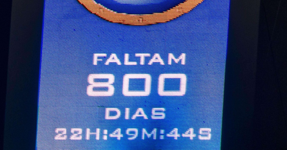Relógio próximo às obras do Itaquerão, em São Paulo, marca 800 dias para a abertura da Copa de 2014